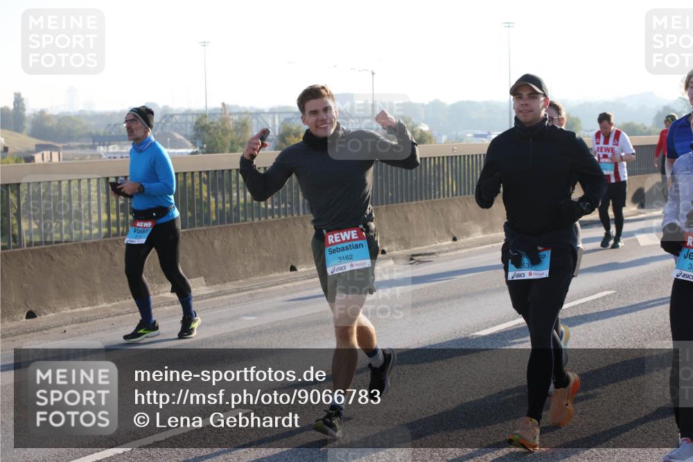 03.10.2025 - Köhlbrandbrückenlauf Lena Gebhardt http://msf.ph/oto/9066783 03.10.2025 09:23:21 Position 1 3162, 8537, 39 meine-sportfotos.de