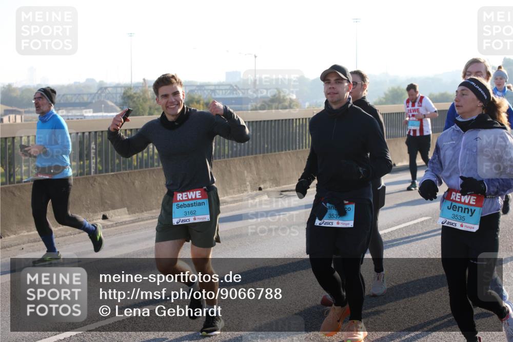 03.10.2025 - Köhlbrandbrückenlauf Lena Gebhardt http://msf.ph/oto/9066788 03.10.2025 09:23:21 Position 1 3162, 3537, 3535 meine-sportfotos.de