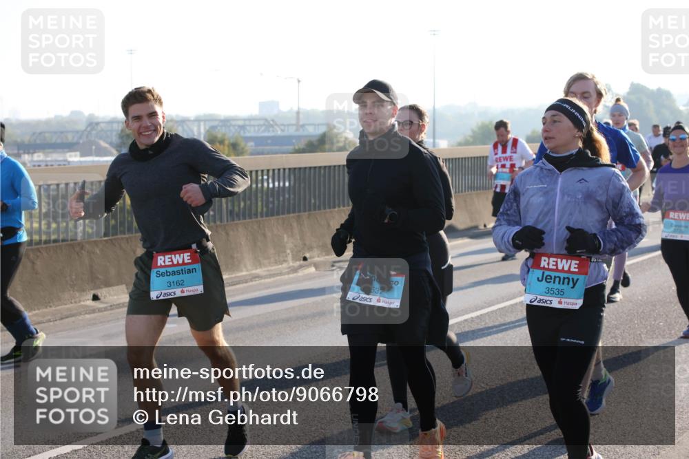 03.10.2025 - Köhlbrandbrückenlauf Lena Gebhardt http://msf.ph/oto/9066798 03.10.2025 09:23:21 Position 1 3162, 3535, 3726 meine-sportfotos.de