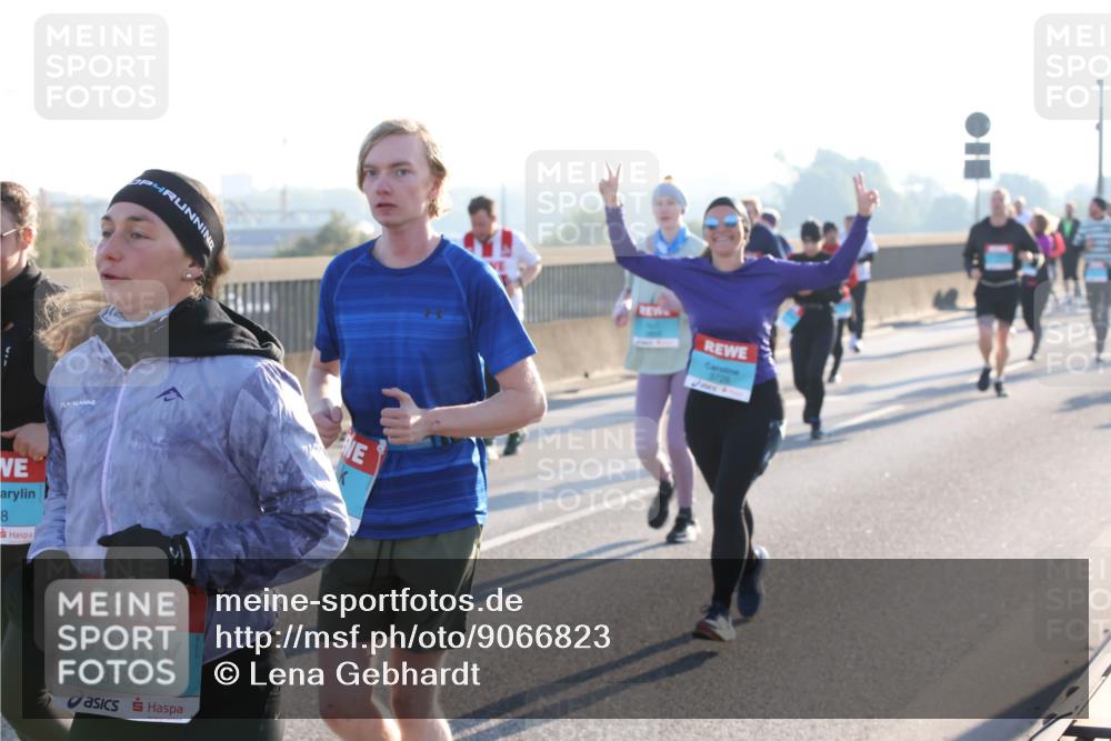 03.10.2025 - Köhlbrandbrückenlauf Lena Gebhardt http://msf.ph/oto/9066823 03.10.2025 09:23:22 Position 1 8, 3535 meine-sportfotos.de