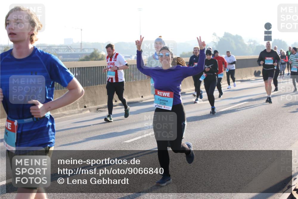 03.10.2025 - Köhlbrandbrückenlauf Lena Gebhardt http://msf.ph/oto/9066840 03.10.2025 09:23:23 Position 1 3726, 772 meine-sportfotos.de