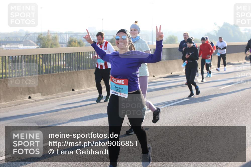 03.10.2025 - Köhlbrandbrückenlauf Lena Gebhardt http://msf.ph/oto/9066851 03.10.2025 09:23:23 Position 1 3726 meine-sportfotos.de