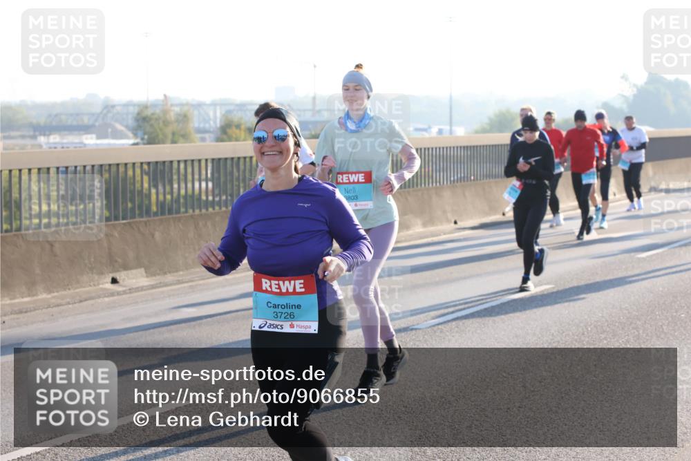 03.10.2025 - Köhlbrandbrückenlauf Lena Gebhardt http://msf.ph/oto/9066855 03.10.2025 09:23:23 Position 1 3726, 3803 meine-sportfotos.de