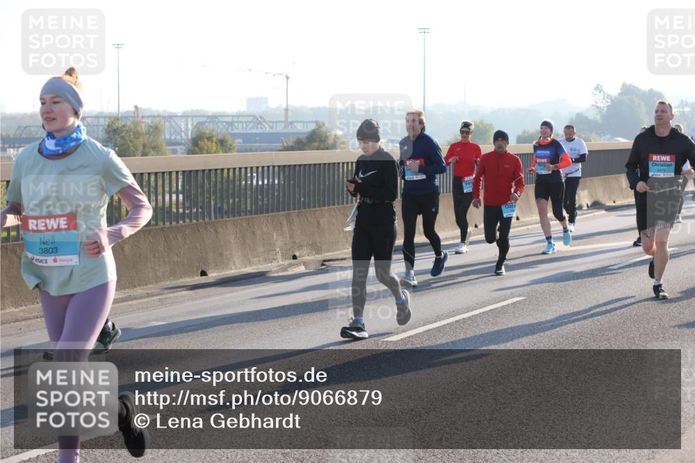 03.10.2025 - Köhlbrandbrückenlauf Lena Gebhardt http://msf.ph/oto/9066879 03.10.2025 09:23:24 Position 1 3803, 42, 3473 meine-sportfotos.de