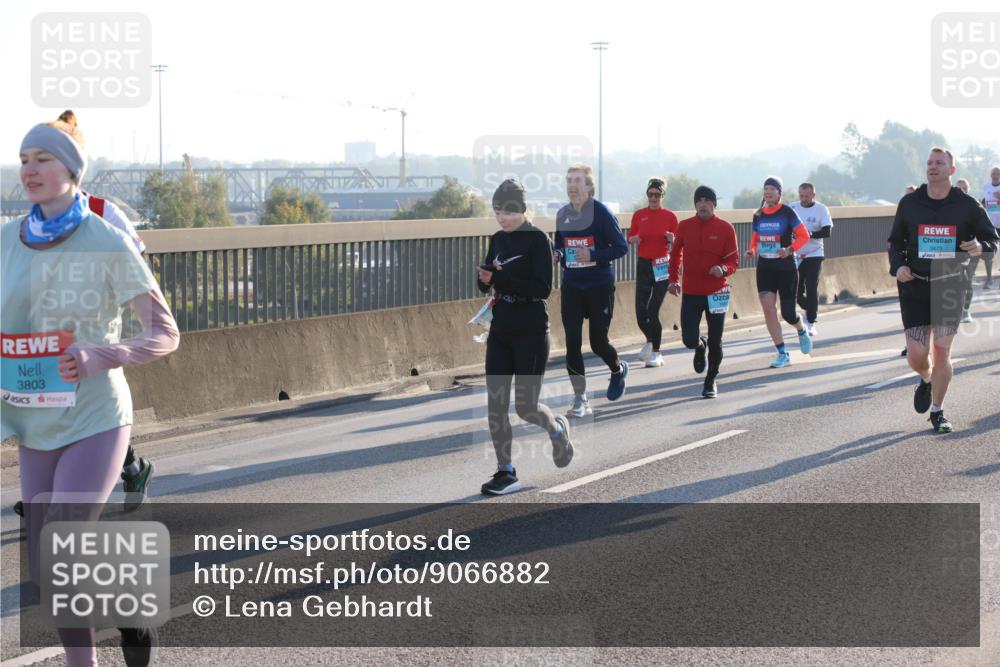 03.10.2025 - Köhlbrandbrückenlauf Lena Gebhardt http://msf.ph/oto/9066882 03.10.2025 09:23:24 Position 1 3803, 42, 10, 3473 meine-sportfotos.de
