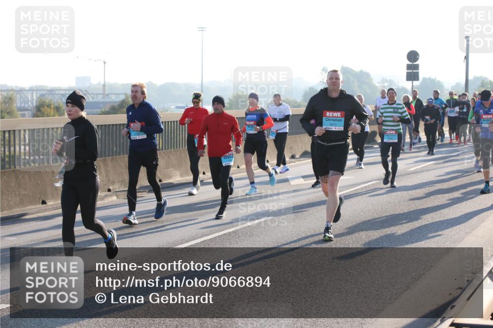 03.10.2025 - Köhlbrandbrückenlauf Lena Gebhardt http://msf.ph/oto/9066894 03.10.2025 09:23:25 Position 1 42, 3473 meine-sportfotos.de