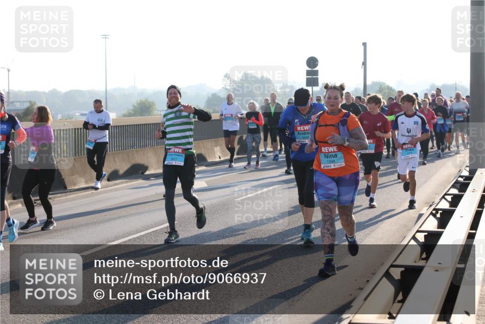03.10.2025 - Köhlbrandbrückenlauf Lena Gebhardt http://msf.ph/oto/9066937 03.10.2025 09:23:27 Position 1 4, 3617, 3509, 1348 meine-sportfotos.de