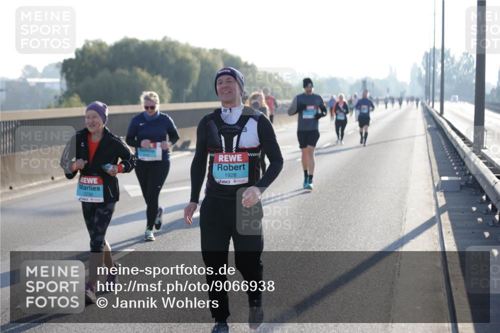 03.10.2025 - Köhlbrandbrückenlauf Jannik Wohlers http://msf.ph/oto/9066938 03.10.2025 09:28:50 Position 3 2236, 1928 meine-sportfotos.de