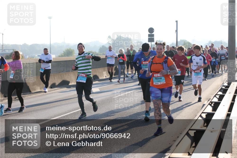 03.10.2025 - Köhlbrandbrückenlauf Lena Gebhardt http://msf.ph/oto/9066942 03.10.2025 09:23:27 Position 1 3617, 350, 1348 meine-sportfotos.de