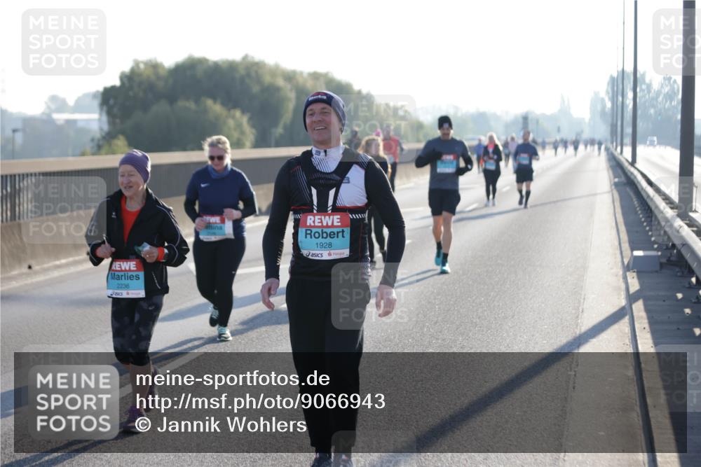 03.10.2025 - Köhlbrandbrückenlauf Jannik Wohlers http://msf.ph/oto/9066943 03.10.2025 09:28:50 Position 3 2236, 1928 meine-sportfotos.de