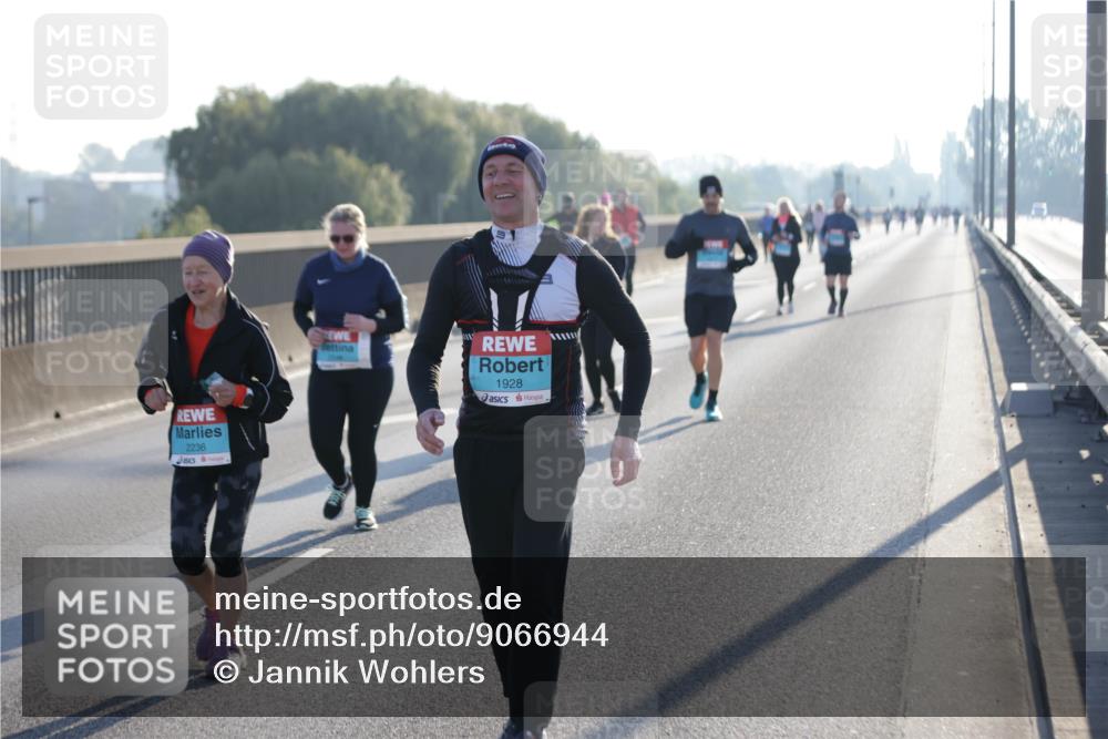 03.10.2025 - Köhlbrandbrückenlauf Jannik Wohlers http://msf.ph/oto/9066944 03.10.2025 09:28:50 Position 3 2236, 1928 meine-sportfotos.de