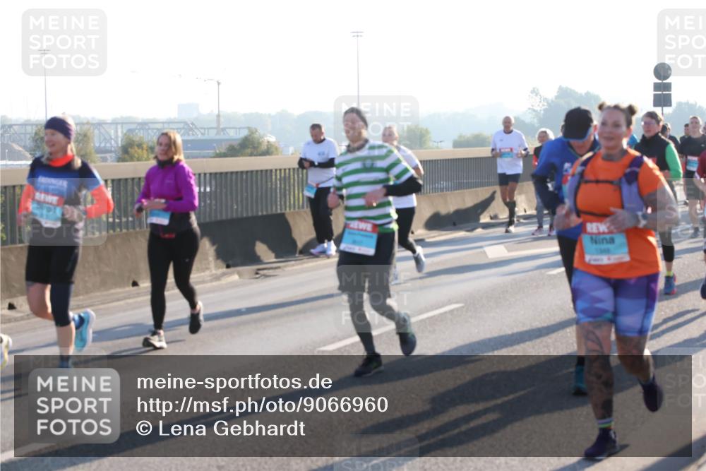 03.10.2025 - Köhlbrandbrückenlauf Lena Gebhardt http://msf.ph/oto/9066960 03.10.2025 09:23:28 Position 1  meine-sportfotos.de
