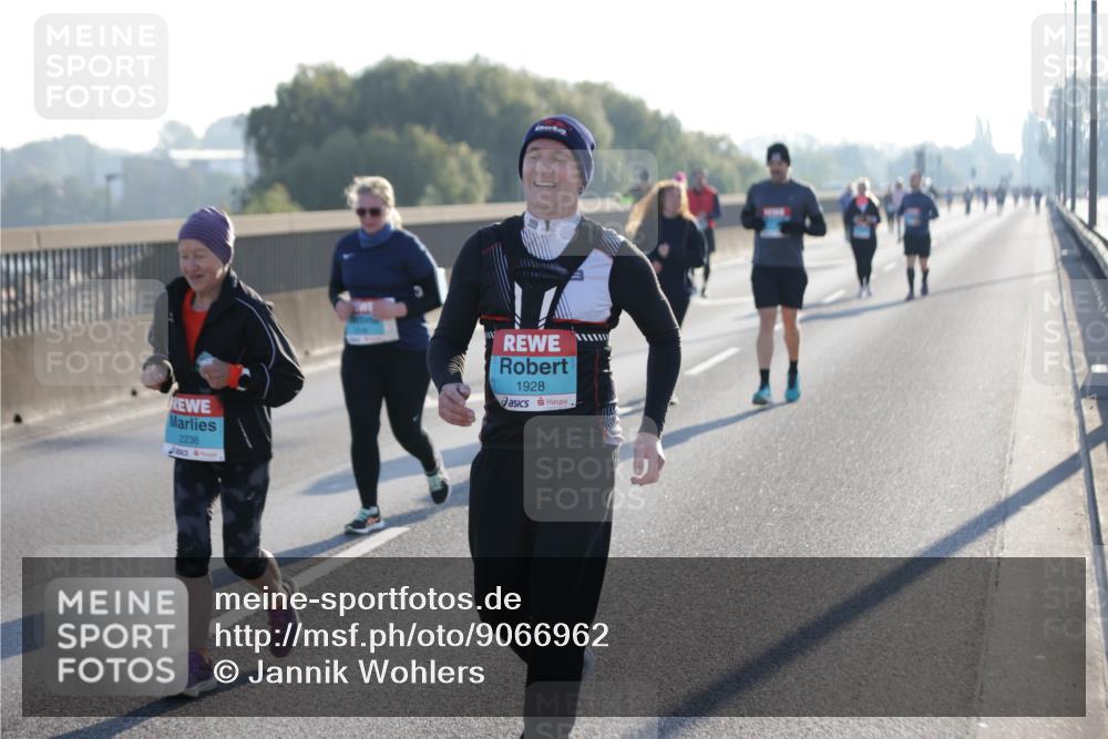 03.10.2025 - Köhlbrandbrückenlauf Jannik Wohlers http://msf.ph/oto/9066962 03.10.2025 09:28:50 Position 3 2236, 1928 meine-sportfotos.de