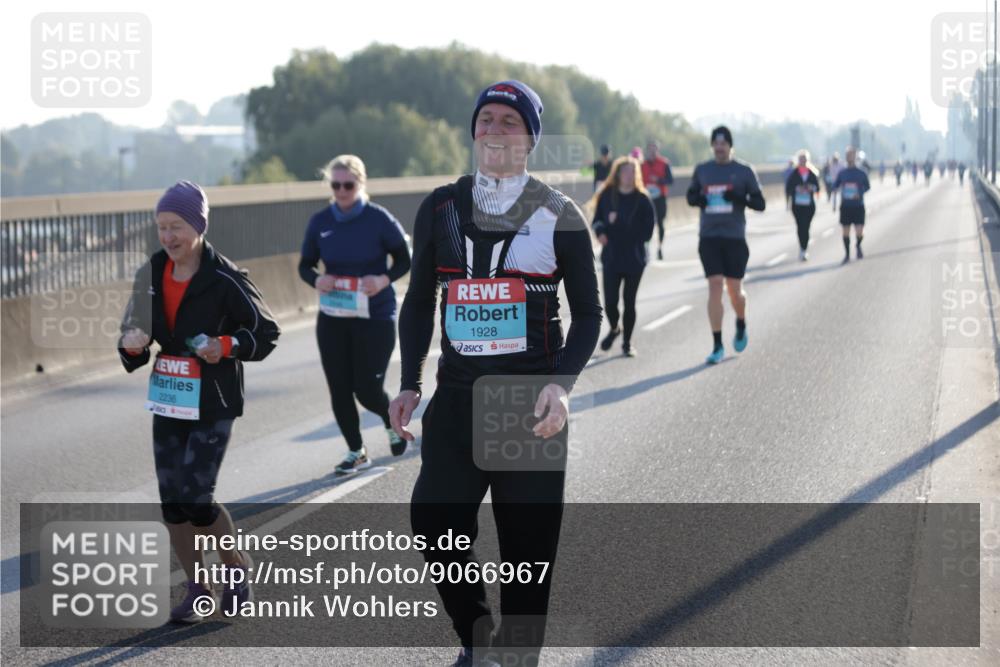 03.10.2025 - Köhlbrandbrückenlauf Jannik Wohlers http://msf.ph/oto/9066967 03.10.2025 09:28:50 Position 3 2236, 1928 meine-sportfotos.de