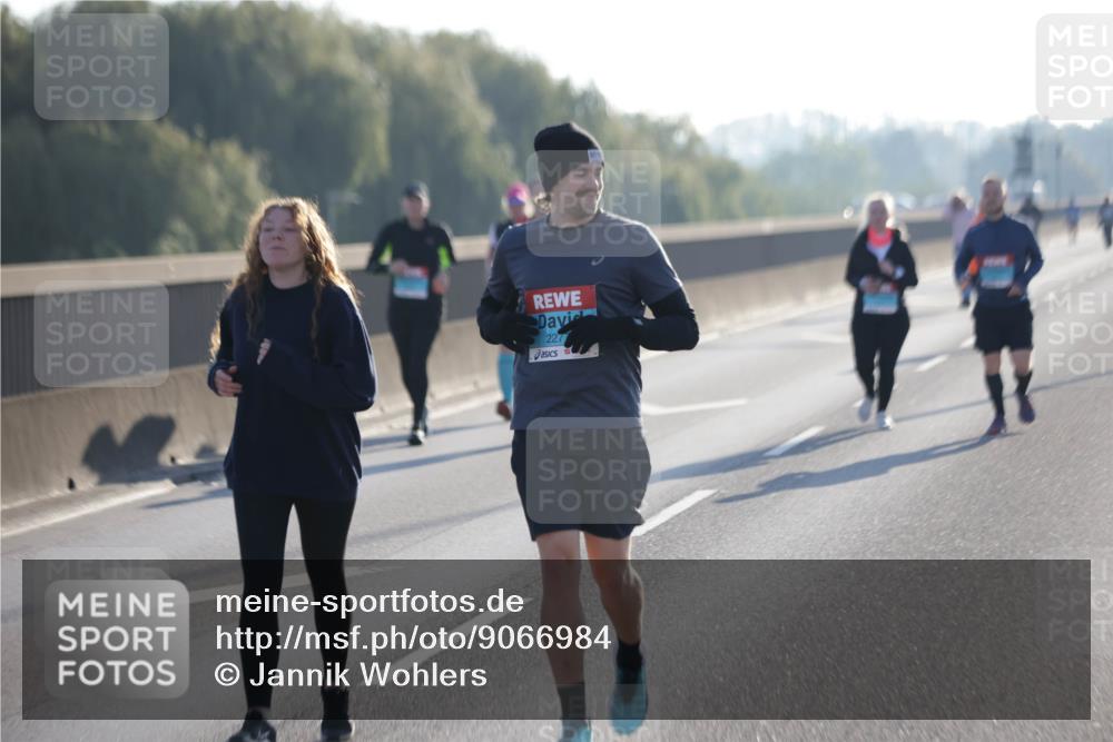 03.10.2025 - Köhlbrandbrückenlauf Jannik Wohlers http://msf.ph/oto/9066984 03.10.2025 09:28:52 Position 3 227 meine-sportfotos.de
