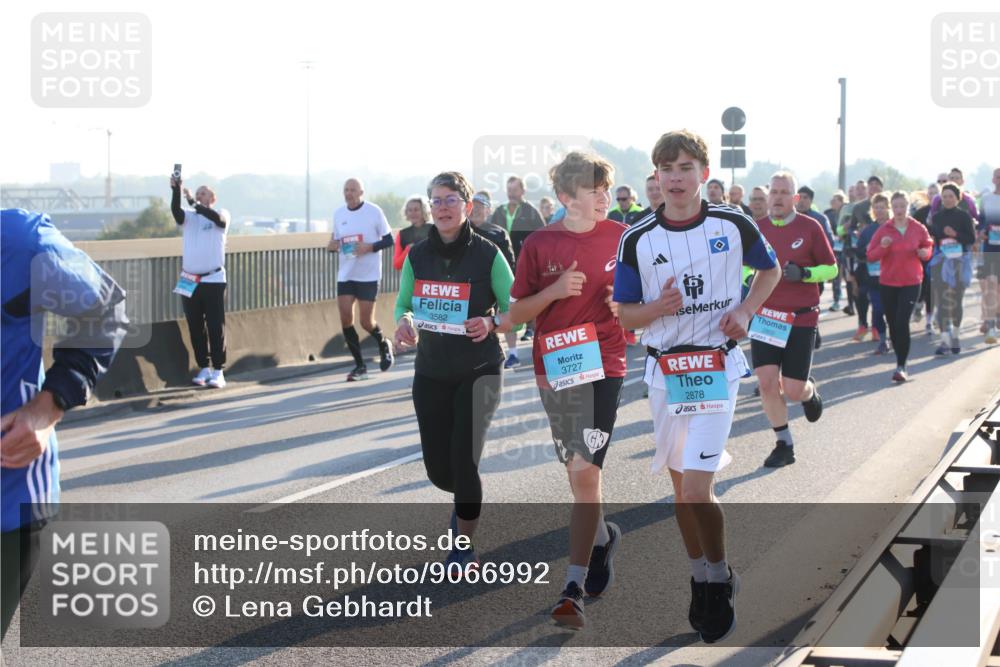 03.10.2025 - Köhlbrandbrückenlauf Lena Gebhardt http://msf.ph/oto/9066992 03.10.2025 09:23:30 Position 1 3582, 3727, 2878 meine-sportfotos.de