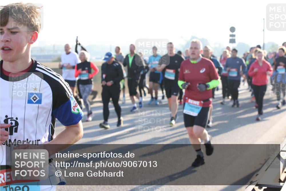 03.10.2025 - Köhlbrandbrückenlauf Lena Gebhardt http://msf.ph/oto/9067013 03.10.2025 09:23:32 Position 1 7 meine-sportfotos.de