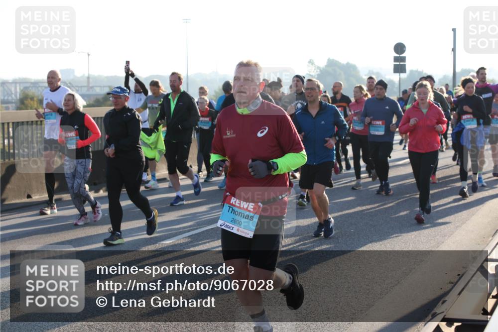 03.10.2025 - Köhlbrandbrückenlauf Lena Gebhardt http://msf.ph/oto/9067028 03.10.2025 09:23:33 Position 1 2800 meine-sportfotos.de