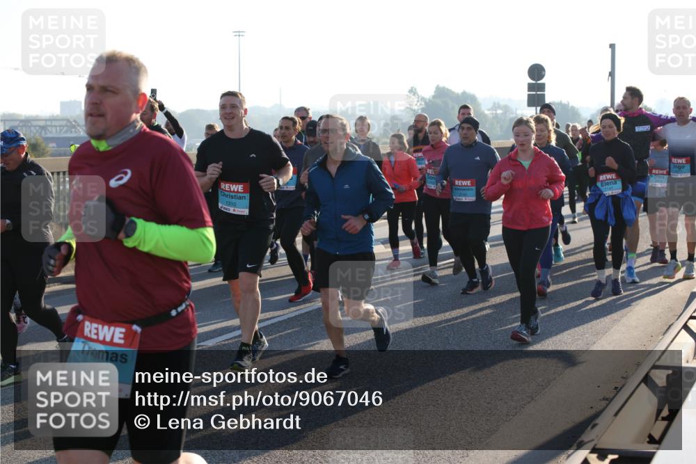 03.10.2025 - Köhlbrandbrückenlauf Lena Gebhardt http://msf.ph/oto/9067046 03.10.2025 09:23:33 Position 1 2800, 1310, 2140, 1147 meine-sportfotos.de
