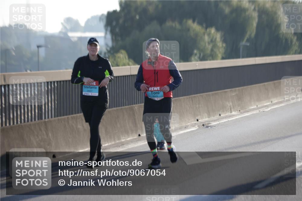 03.10.2025 - Köhlbrandbrückenlauf Jannik Wohlers http://msf.ph/oto/9067054 03.10.2025 09:28:59 Position 3 2607, 2643 meine-sportfotos.de