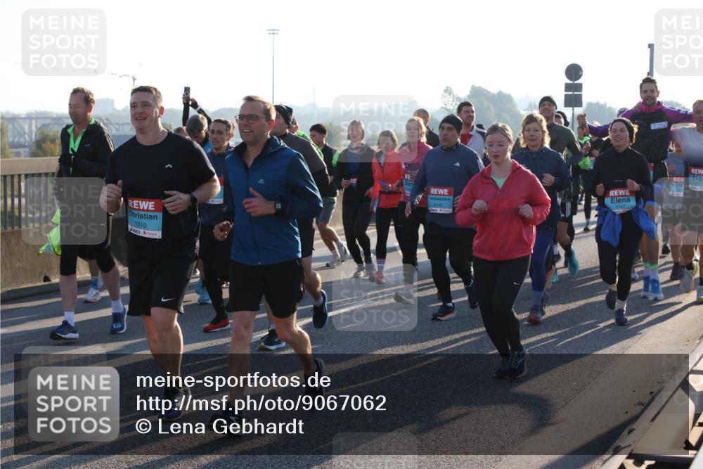 03.10.2025 - Köhlbrandbrückenlauf Lena Gebhardt http://msf.ph/oto/9067062 03.10.2025 09:23:34 Position 1 1310, 1147, 2140 meine-sportfotos.de