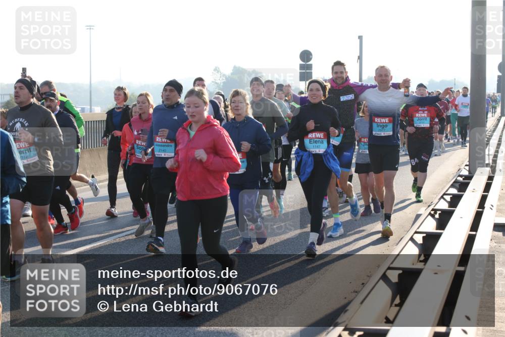 03.10.2025 - Köhlbrandbrückenlauf Lena Gebhardt http://msf.ph/oto/9067076 03.10.2025 09:23:34 Position 1 200, 172, 2977, 1147, 2140 meine-sportfotos.de
