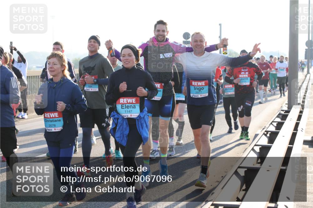 03.10.2025 - Köhlbrandbrückenlauf Lena Gebhardt http://msf.ph/oto/9067096 03.10.2025 09:23:36 Position 1 2078, 1684, 2977, 1147, 3 meine-sportfotos.de