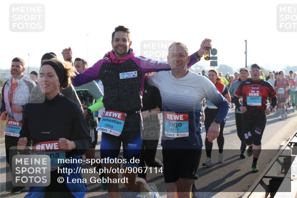 03.10.2025 - Köhlbrandbrückenlauf Lena Gebhardt http://msf.ph/oto/9067114 03.10.2025 09:23:37 Position 1 3529, 1147, 2, 1, 00, 2969, 31452, 30, 2977, 3713, 64, 3 meine-sportfotos.de