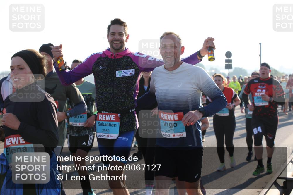 03.10.2025 - Köhlbrandbrückenlauf Lena Gebhardt http://msf.ph/oto/9067127 03.10.2025 09:23:37 Position 1 1147, 2, 2512, 2969, 2977, 64 meine-sportfotos.de