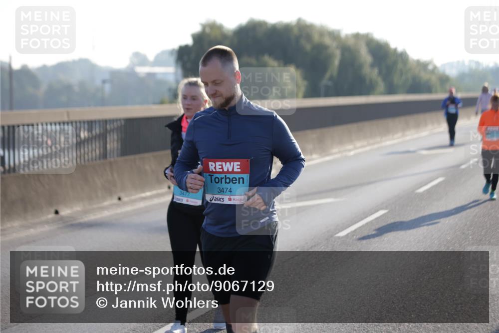 03.10.2025 - Köhlbrandbrückenlauf Jannik Wohlers http://msf.ph/oto/9067129 03.10.2025 09:29:03 Position 3 3477, 3474 meine-sportfotos.de