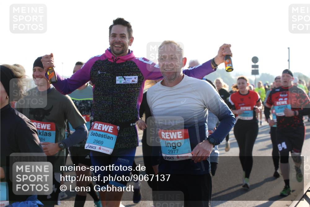 03.10.2025 - Köhlbrandbrückenlauf Lena Gebhardt http://msf.ph/oto/9067137 03.10.2025 09:23:37 Position 1 684, 2969, 3, 2977, 64 meine-sportfotos.de