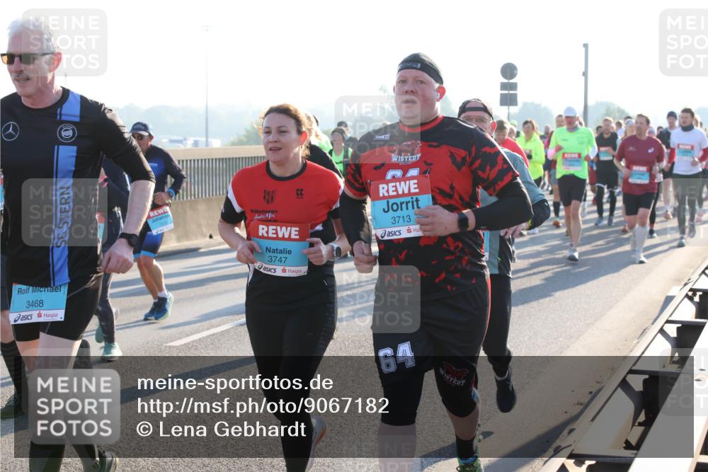 03.10.2025 - Köhlbrandbrückenlauf Lena Gebhardt http://msf.ph/oto/9067182 03.10.2025 09:23:39 Position 1 3468, 3747, 3713, 64 meine-sportfotos.de