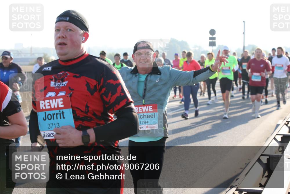 03.10.2025 - Köhlbrandbrückenlauf Lena Gebhardt http://msf.ph/oto/9067206 03.10.2025 09:23:39 Position 1 3713, 1794 meine-sportfotos.de