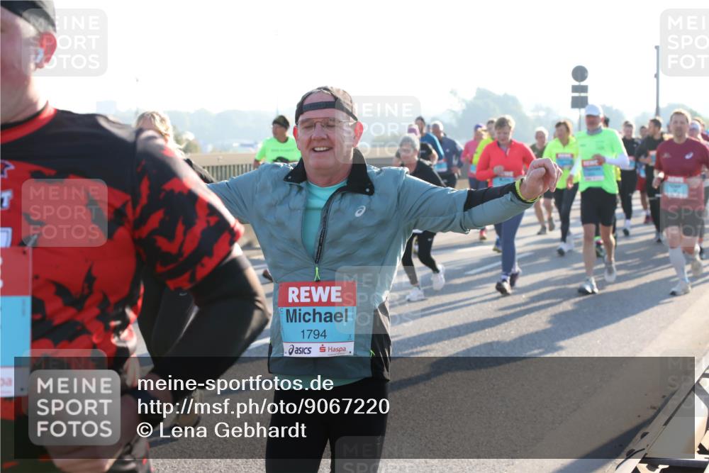 03.10.2025 - Köhlbrandbrückenlauf Lena Gebhardt http://msf.ph/oto/9067220 03.10.2025 09:23:40 Position 1 1794 meine-sportfotos.de