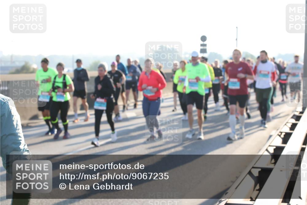 03.10.2025 - Köhlbrandbrückenlauf Lena Gebhardt http://msf.ph/oto/9067235 03.10.2025 09:23:40 Position 1  meine-sportfotos.de