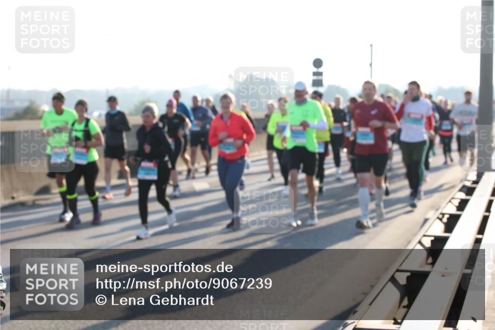 03.10.2025 - Köhlbrandbrückenlauf Lena Gebhardt http://msf.ph/oto/9067239 03.10.2025 09:23:40 Position 1  meine-sportfotos.de