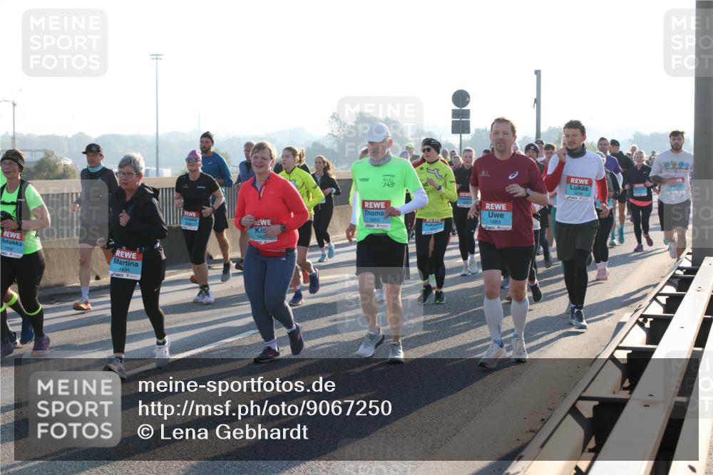 03.10.2025 - Köhlbrandbrückenlauf Lena Gebhardt http://msf.ph/oto/9067250 03.10.2025 09:23:41 Position 1 1956, 1934, 34, 88, 24, 3265, 1433, 1883, 3208 meine-sportfotos.de