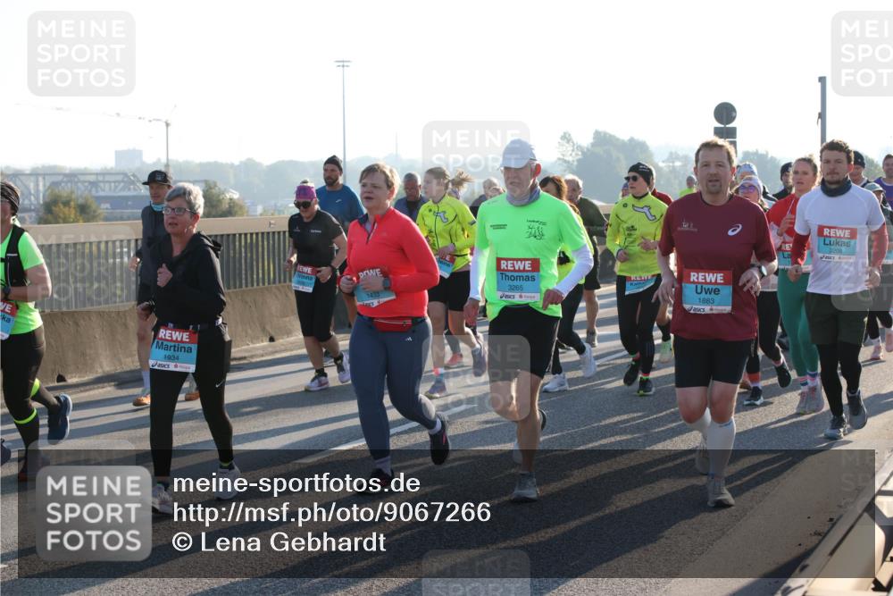 03.10.2025 - Köhlbrandbrückenlauf Lena Gebhardt http://msf.ph/oto/9067266 03.10.2025 09:23:42 Position 1 1934, 1433, 3265, 1883, 3208 meine-sportfotos.de