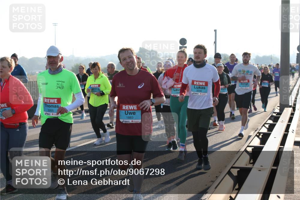 03.10.2025 - Köhlbrandbrückenlauf Lena Gebhardt http://msf.ph/oto/9067298 03.10.2025 09:23:43 Position 1 3265, 1883, 1206, 3208 meine-sportfotos.de