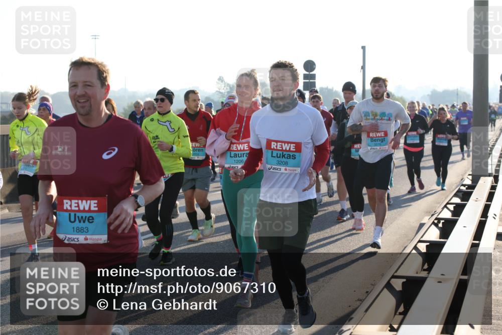 03.10.2025 - Köhlbrandbrückenlauf Lena Gebhardt http://msf.ph/oto/9067310 03.10.2025 09:23:43 Position 1 1883, 1206, 3208 meine-sportfotos.de