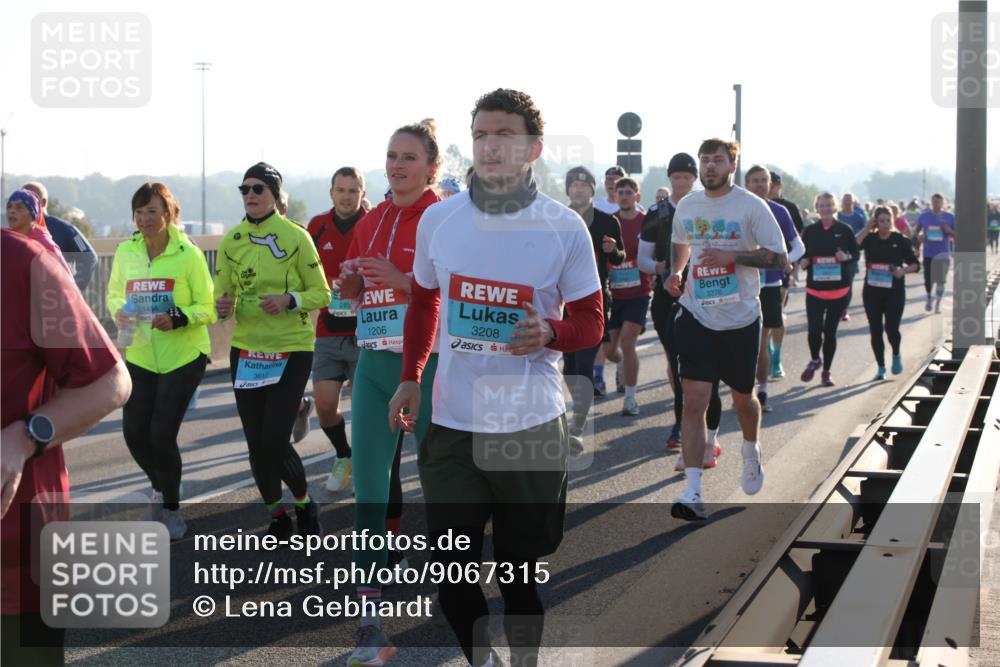 03.10.2025 - Köhlbrandbrückenlauf Lena Gebhardt http://msf.ph/oto/9067315 03.10.2025 09:23:44 Position 1 1454, 3612, 1206, 3208, 3276 meine-sportfotos.de