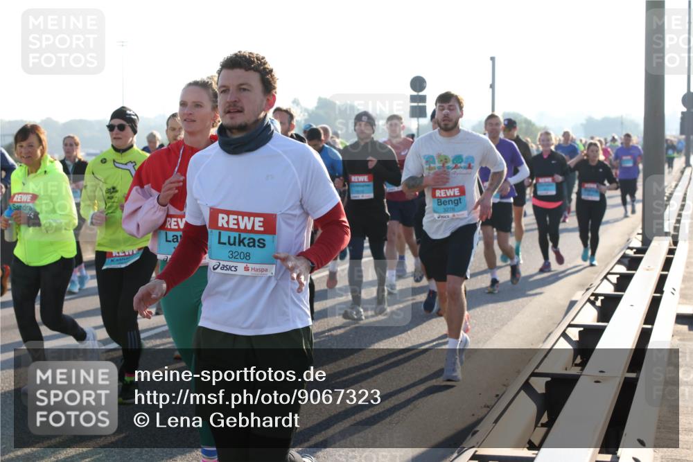 03.10.2025 - Köhlbrandbrückenlauf Lena Gebhardt http://msf.ph/oto/9067323 03.10.2025 09:23:44 Position 1 3208, 3276 meine-sportfotos.de