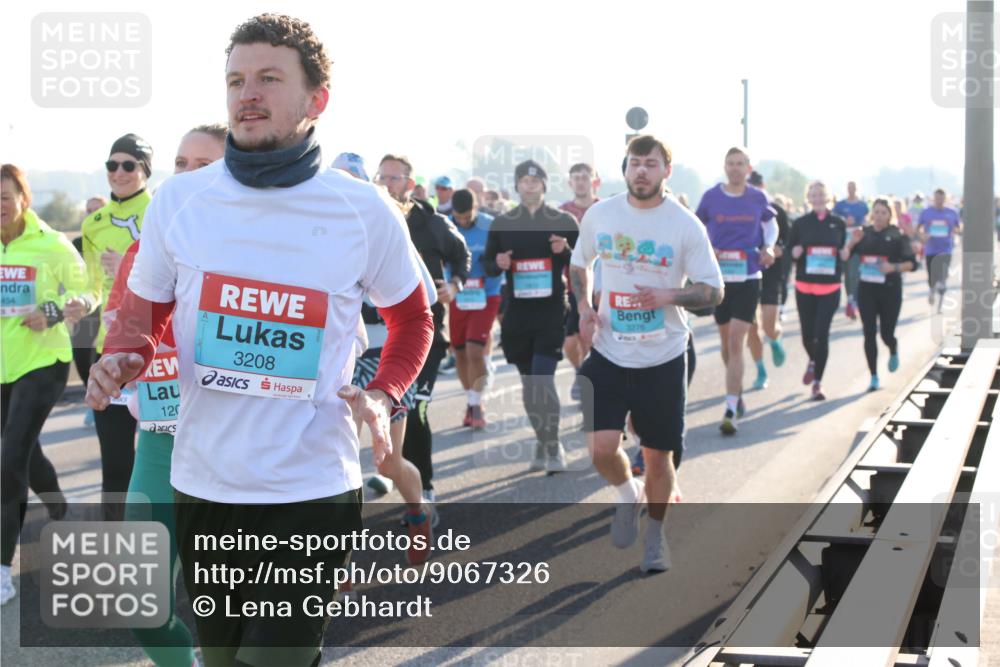 03.10.2025 - Köhlbrandbrückenlauf Lena Gebhardt http://msf.ph/oto/9067326 03.10.2025 09:23:44 Position 1 454, 120, 3208, 3276 meine-sportfotos.de