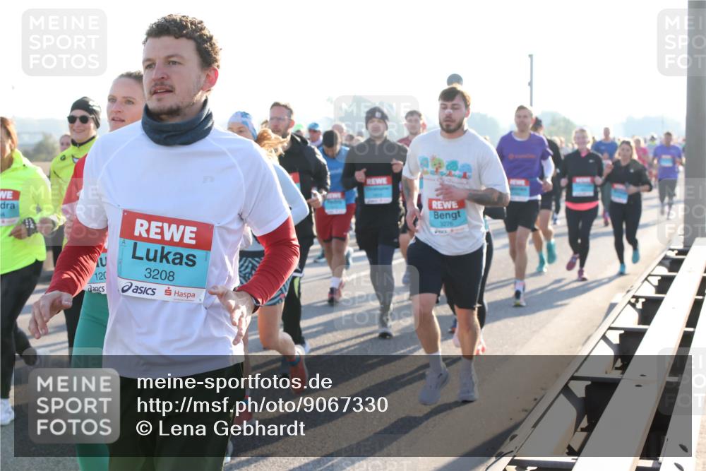 03.10.2025 - Köhlbrandbrückenlauf Lena Gebhardt http://msf.ph/oto/9067330 03.10.2025 09:23:44 Position 1 120, 3208, 3276 meine-sportfotos.de