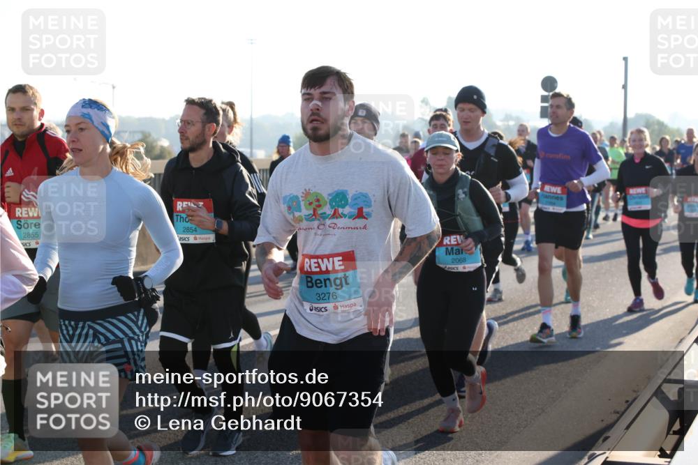 03.10.2025 - Köhlbrandbrückenlauf Lena Gebhardt http://msf.ph/oto/9067354 03.10.2025 09:23:45 Position 1 2855, 2854, 2068, 3276 meine-sportfotos.de