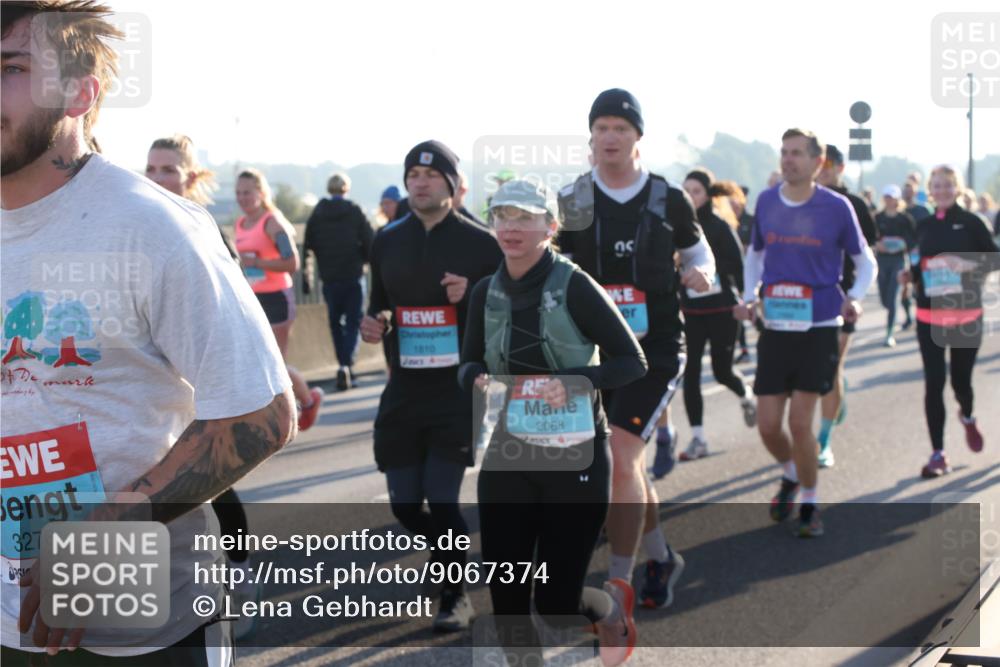 03.10.2025 - Köhlbrandbrückenlauf Lena Gebhardt http://msf.ph/oto/9067374 03.10.2025 09:23:46 Position 1 1810, 3276, 2068 meine-sportfotos.de
