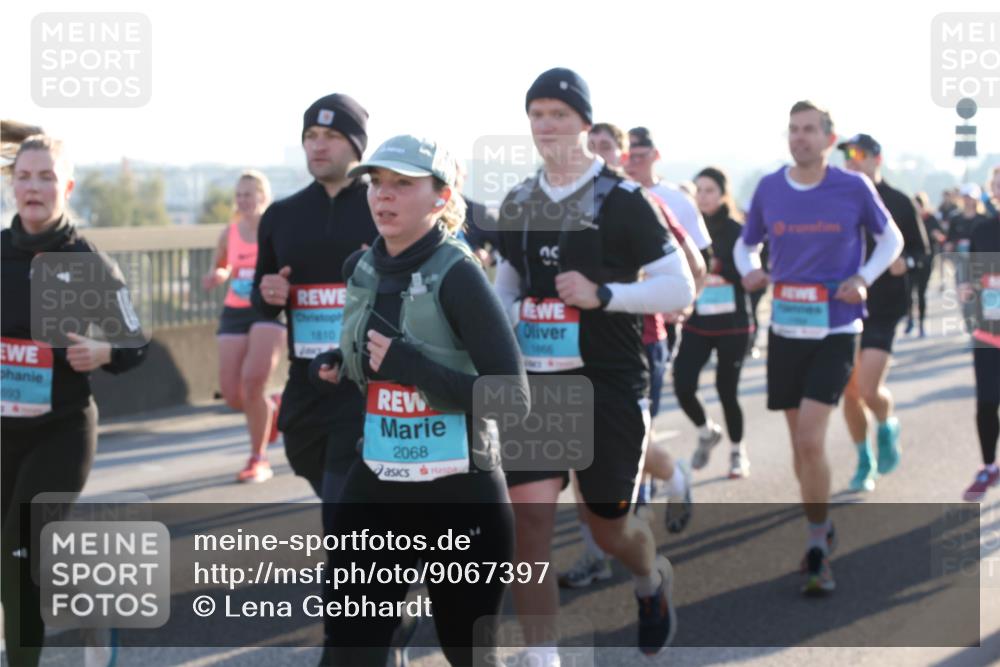 03.10.2025 - Köhlbrandbrückenlauf Lena Gebhardt http://msf.ph/oto/9067397 03.10.2025 09:23:47 Position 1 003, 1810, 2068 meine-sportfotos.de