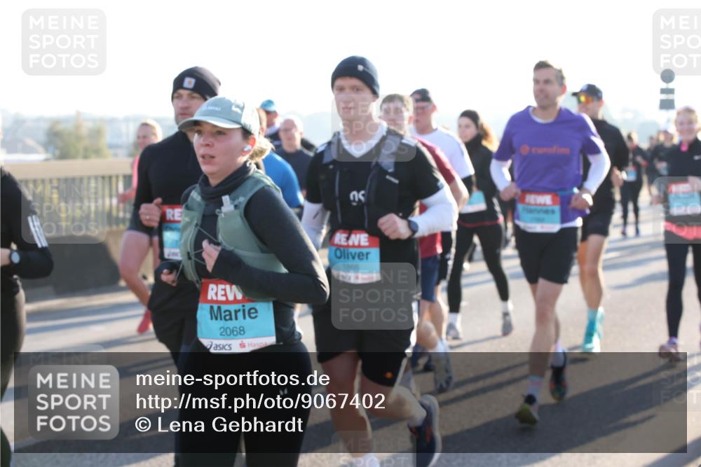 03.10.2025 - Köhlbrandbrückenlauf Lena Gebhardt http://msf.ph/oto/9067402 03.10.2025 09:23:47 Position 1 2068, 1806 meine-sportfotos.de