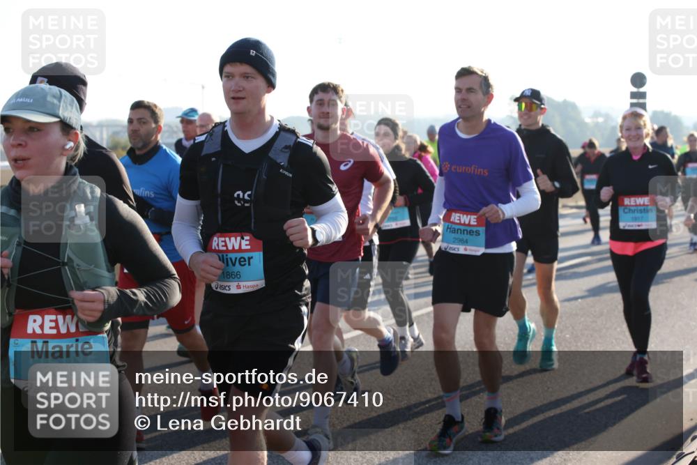 03.10.2025 - Köhlbrandbrückenlauf Lena Gebhardt http://msf.ph/oto/9067410 03.10.2025 09:23:47 Position 1 2068, 2984, 1917, 1866 meine-sportfotos.de