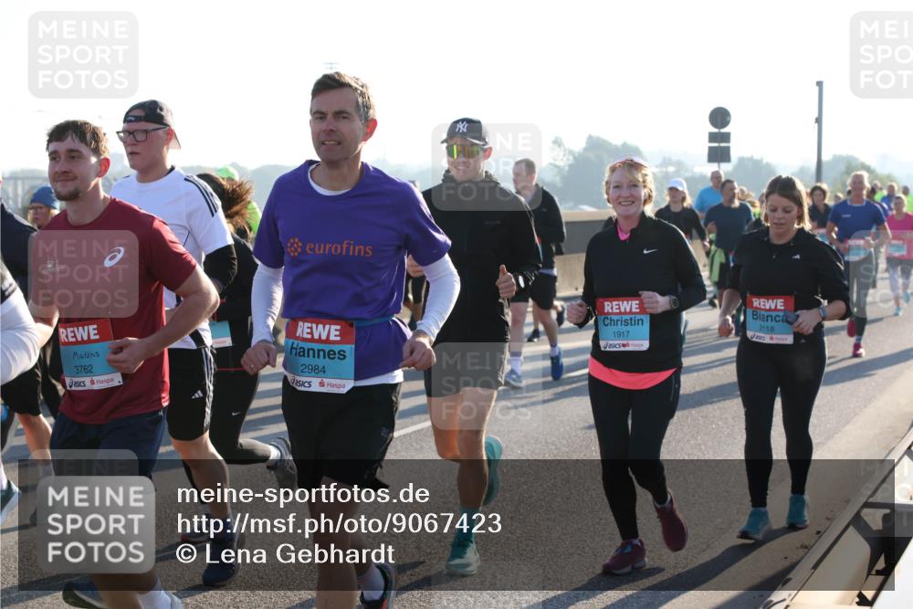 03.10.2025 - Köhlbrandbrückenlauf Lena Gebhardt http://msf.ph/oto/9067423 03.10.2025 09:23:48 Position 1 3762, 2984, 1917, 2118 meine-sportfotos.de